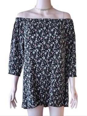 NWT Angela Plus Off The Shoulder Smocked Top